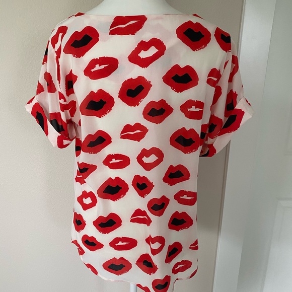 Neiman Marcus Hot Lips Blouse - Picture 2 of 6